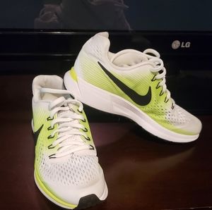 Nike Tennis Shoes
